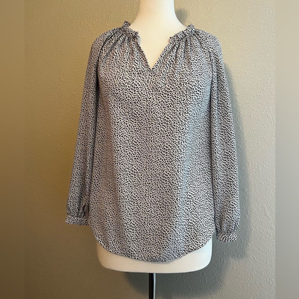 Ann Taylor XSP black & white spotted blouse- ruffle collar